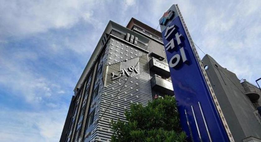 Sky Hotel Changwon Exterior foto