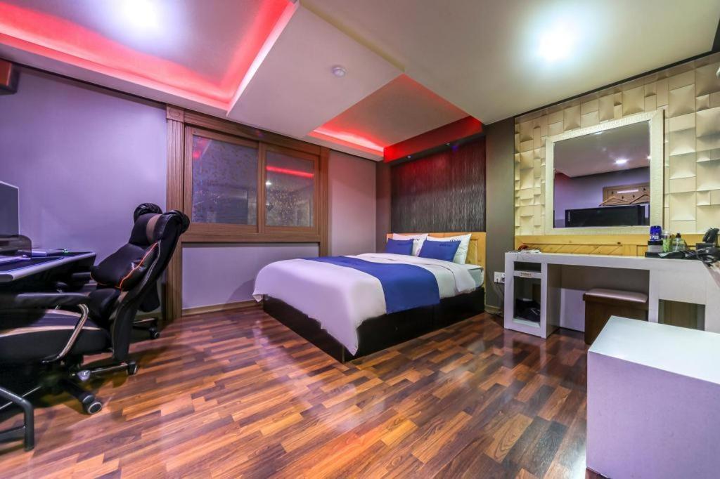 Sky Hotel Changwon Exterior foto