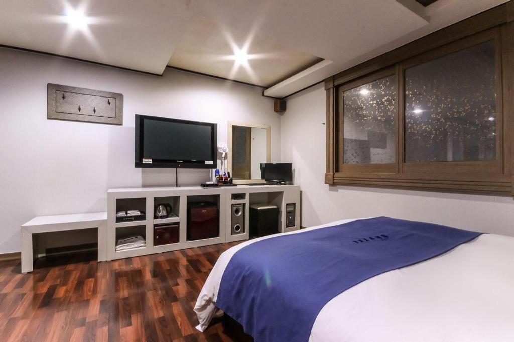 Sky Hotel Changwon Exterior foto